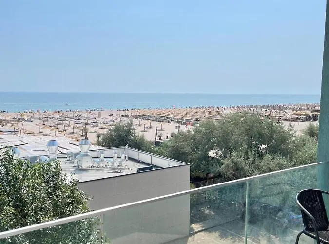 Crazy Summerland Daire Mamaia